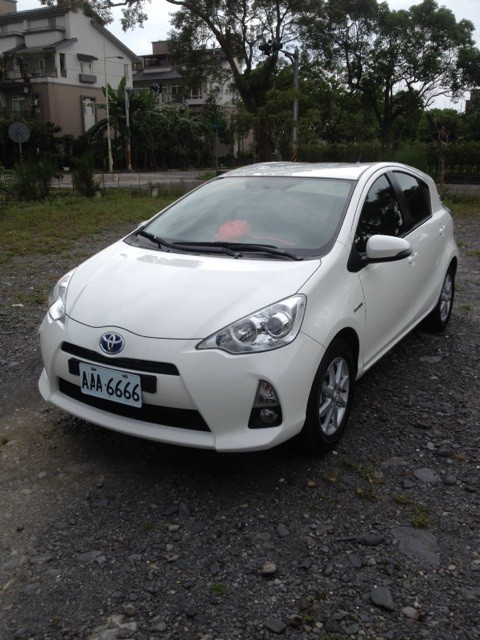 PRIUS C_20150515