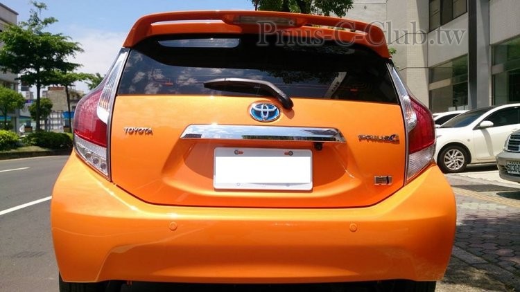 PriusC_Orange2.jpg