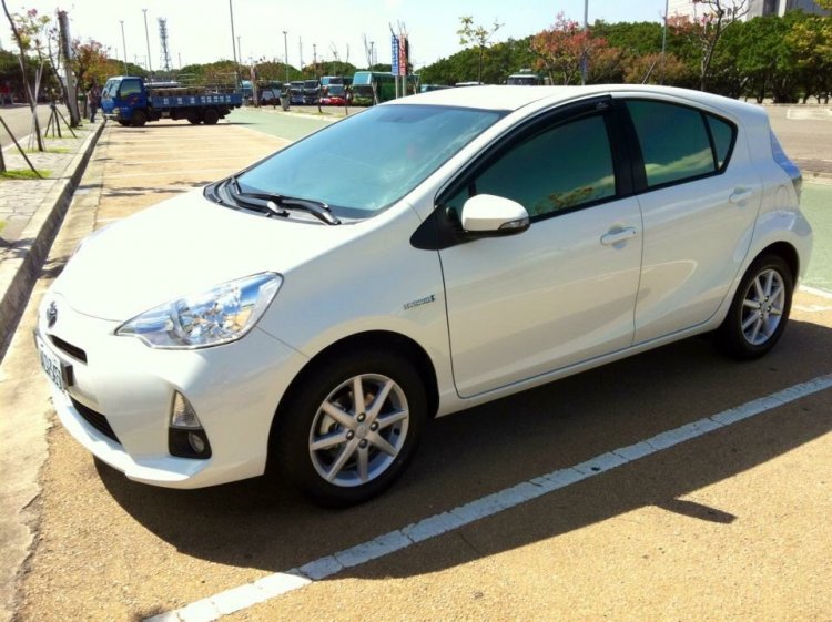 2013.10 Prius C 蘊綠白